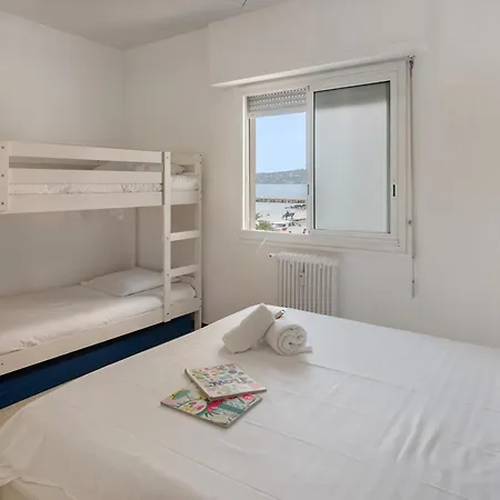 Mar-y-nan Family - Happy Menton