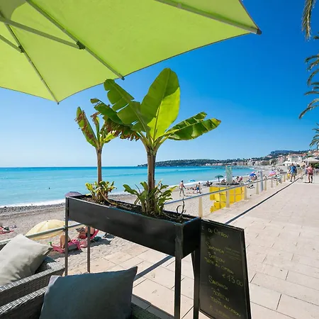 Mar-y-nan Family - Happy Menton